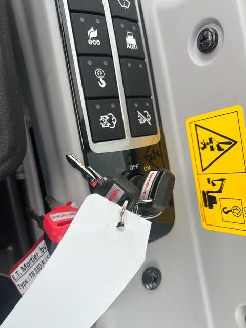 Koop een Takeuchi TB350R - Graafmachine - Image #7