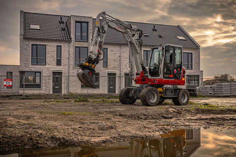 Koop een Takeuchi TB370W - Graafmachine op banden - Image #3