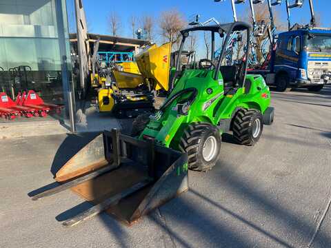 Koop een tweedehands Avant 735 - Graafmachine / lader / verreiker - Image #2