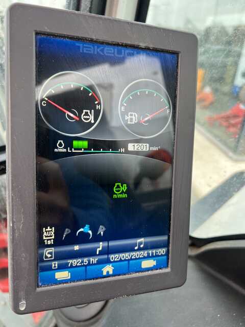 Huur een Takeuchi TB370 - Graafmachine - Image #8