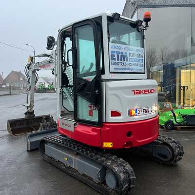 Huur een Takeuchi TB335R - Graafmachine - Image #4