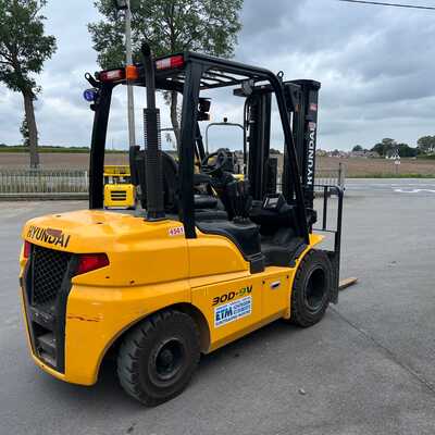 Huur een Hyundai 30D-9V - Dieselheftruck - Image #4