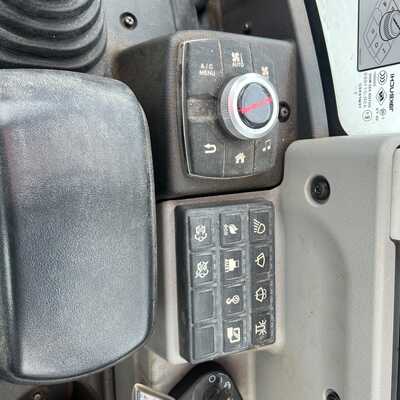 Huur een Takeuchi TB370 - Graafmachine - Image #7