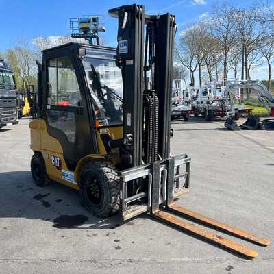 Huur een CAT DP30 - Dieselheftruck - Image #3