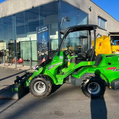 Koop een tweedehands Avant 735 - Graafmachine / lader / verreiker - Image #1