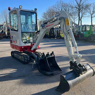 Huur een Takeuchi TB320 - Graafmachine - Image #3