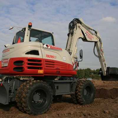 Koop een Takeuchi TB395W - Graafmachine op banden - Image #2