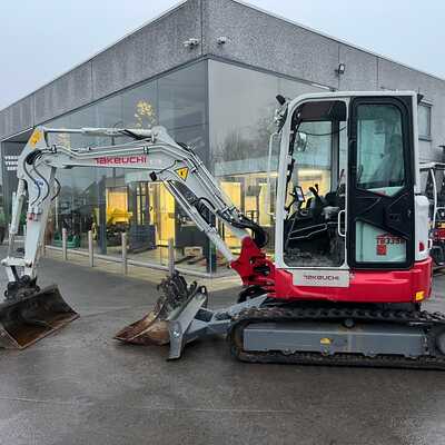 Huur een Takeuchi TB335R - Graafmachine - Image #1