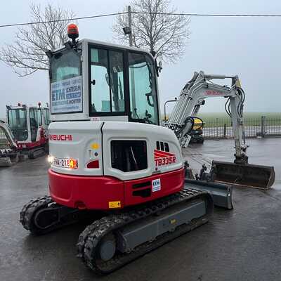 Huur een Takeuchi TB335R - Graafmachine - Image #3