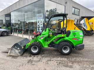 Avant 735 Graafmachine / lader / verreiker tweedehands te koop